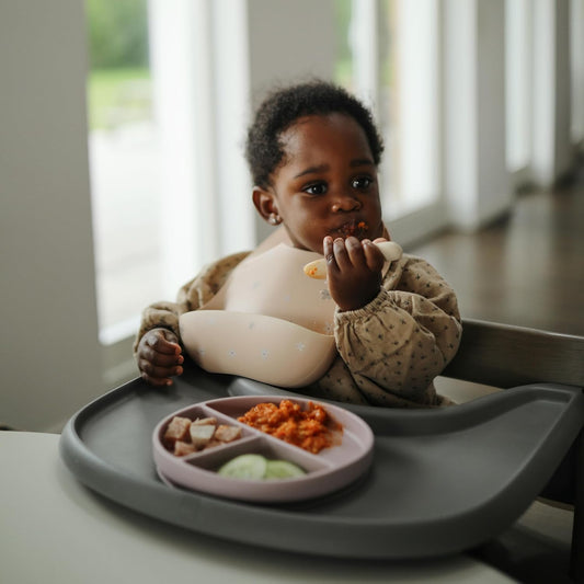 MUSHIE Silicone Baby Bib — BambiniJO Jordan