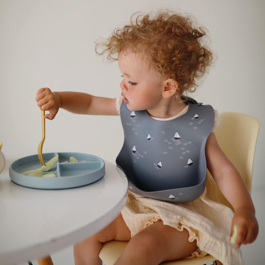 MUSHIE Silicone Suction Plate Natural — BambiniJO Jordan