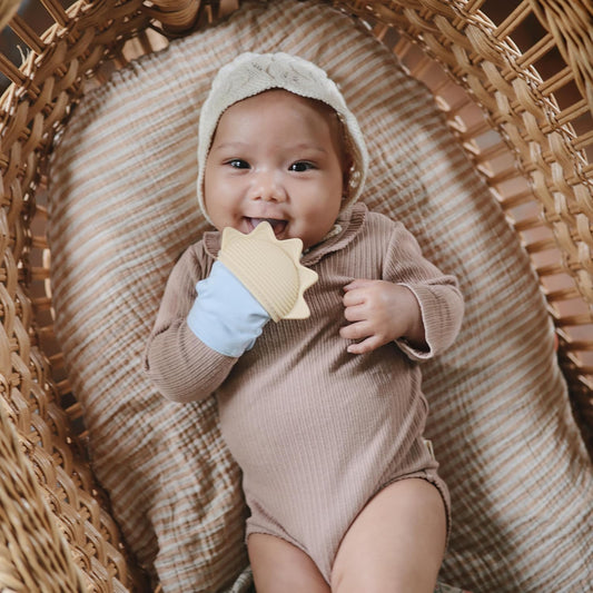 MUSHIE - Sun Teething Mitten — BambiniJO Jordan