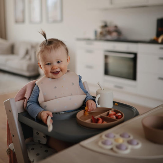MUSHIE Silicone Baby Bib — BambiniJO Jordan