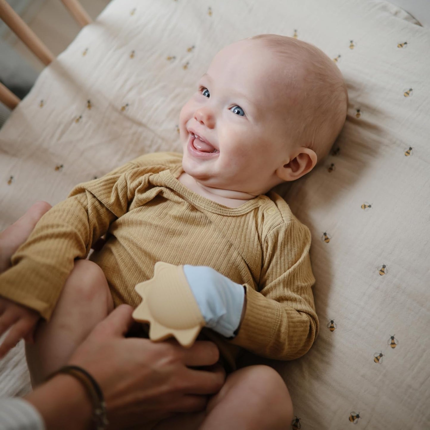 MUSHIE - Sun Teething Mitten