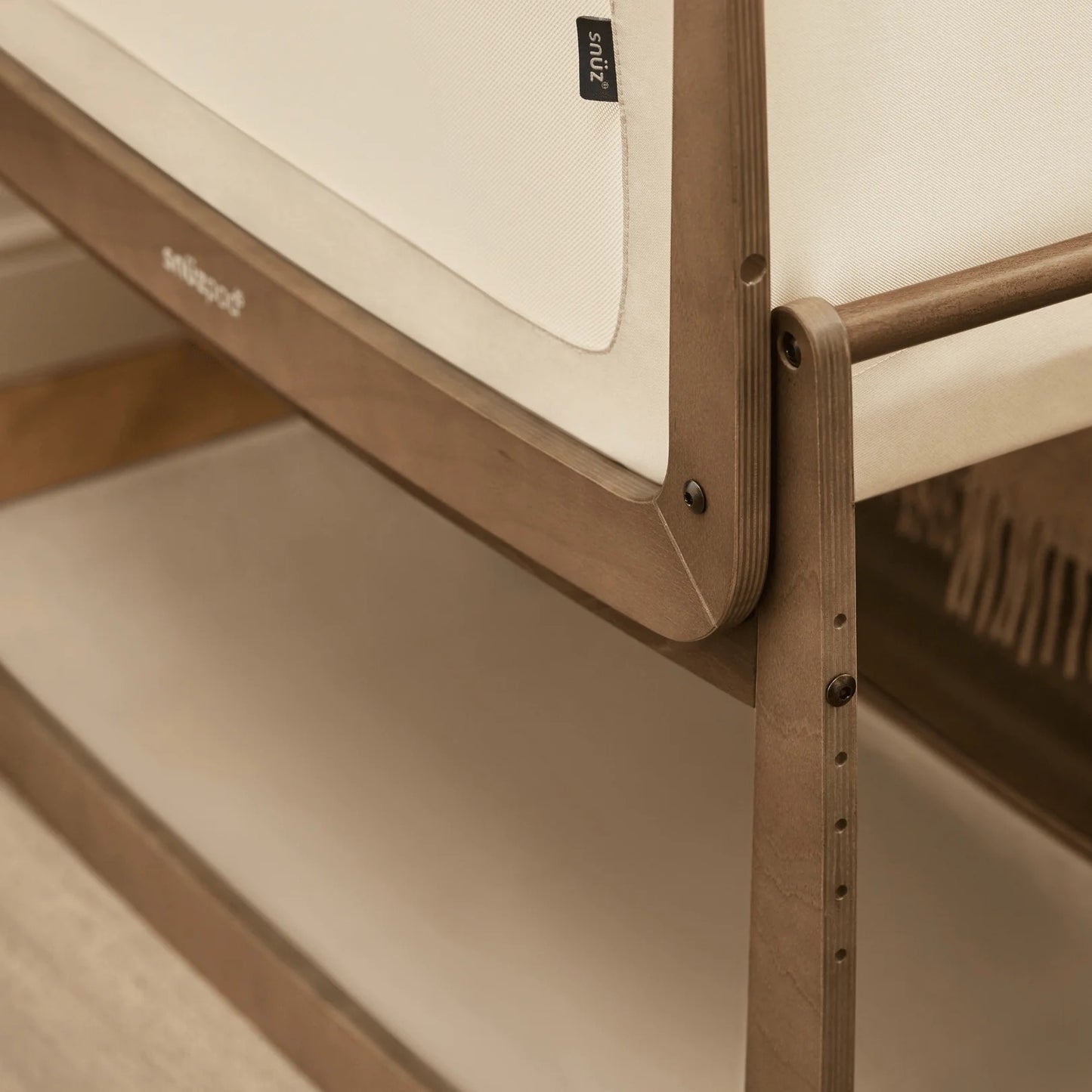 Snuz - SnuzPod5 Bedside Crib | Walnut