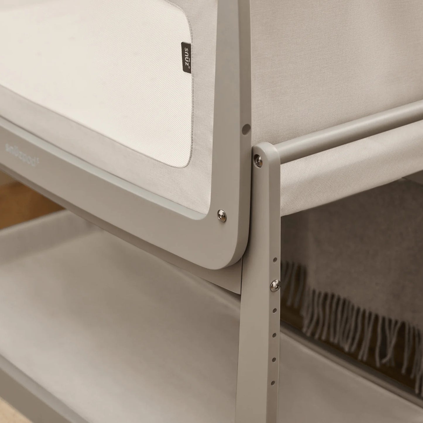 Snuz - SnuzPod5 Bedside Crib | Pebble
