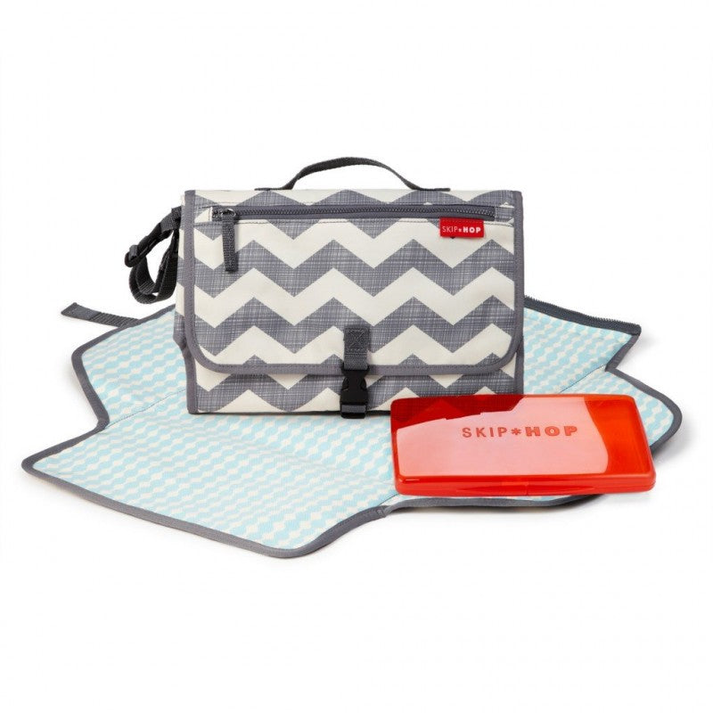 Skip Hop Pronto Mini Changer- Chevron - BambiniJO