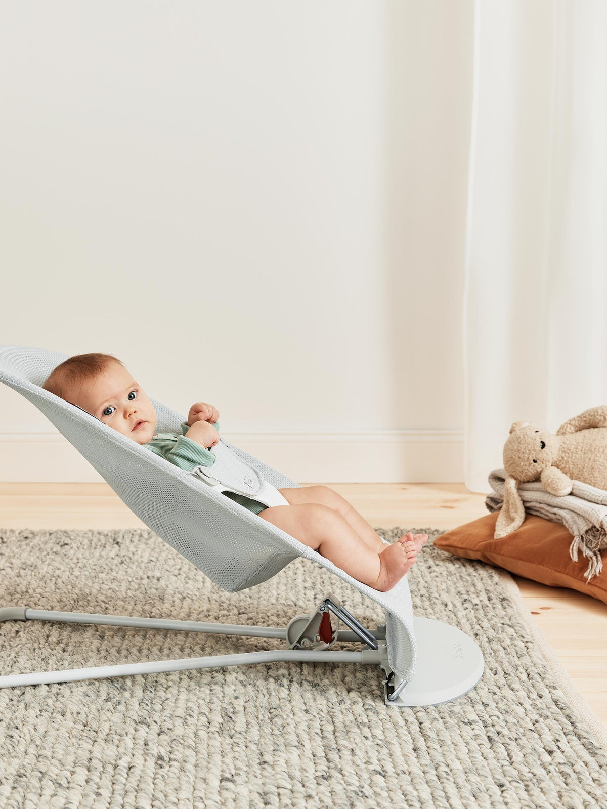 BabyBjörn Bouncer Balance Soft Mesh Silver / White — BambiniJO Jordan