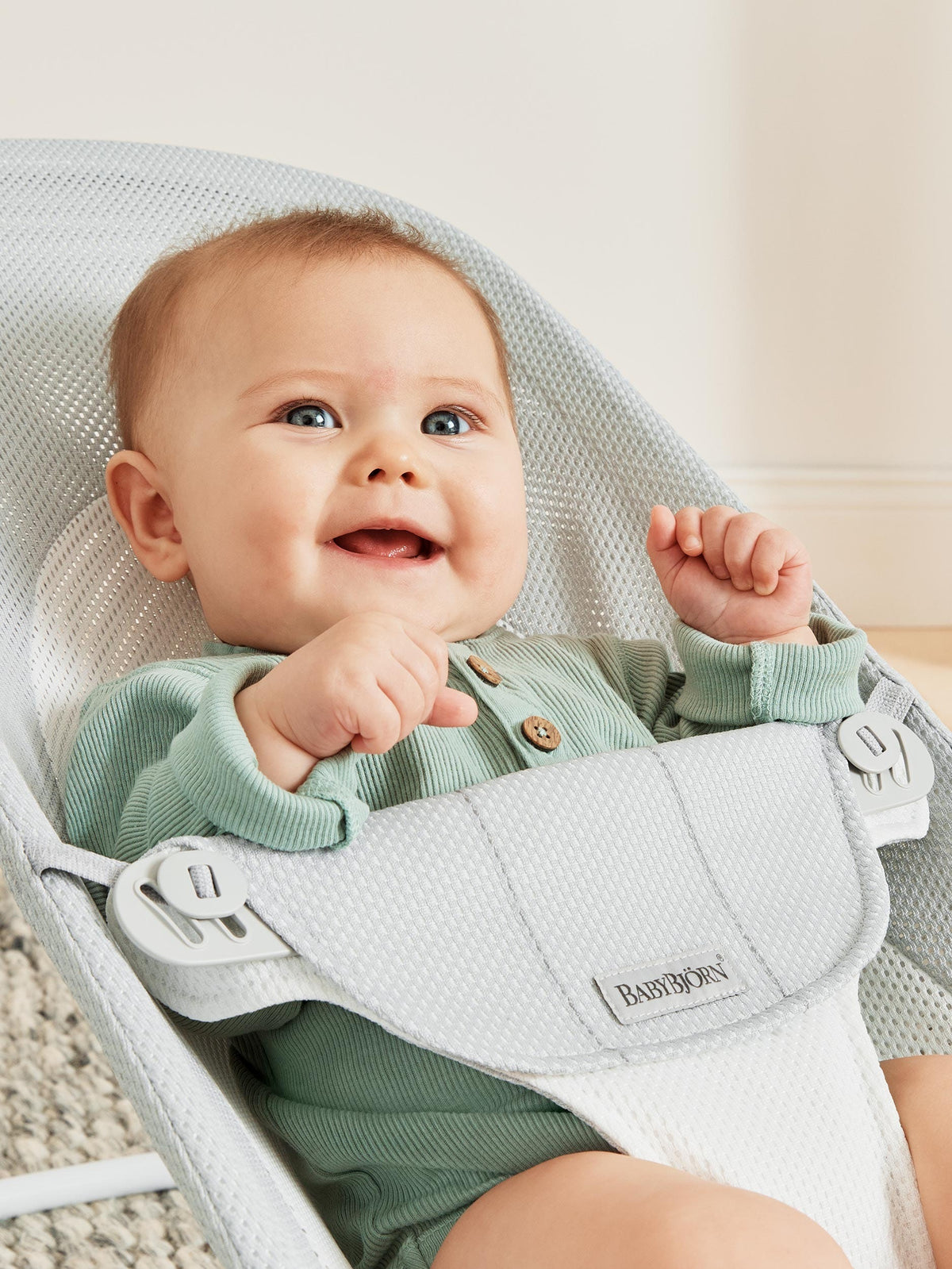 BabyBjörn Bouncer Balance Soft Mesh Silver / White — BambiniJO Jordan