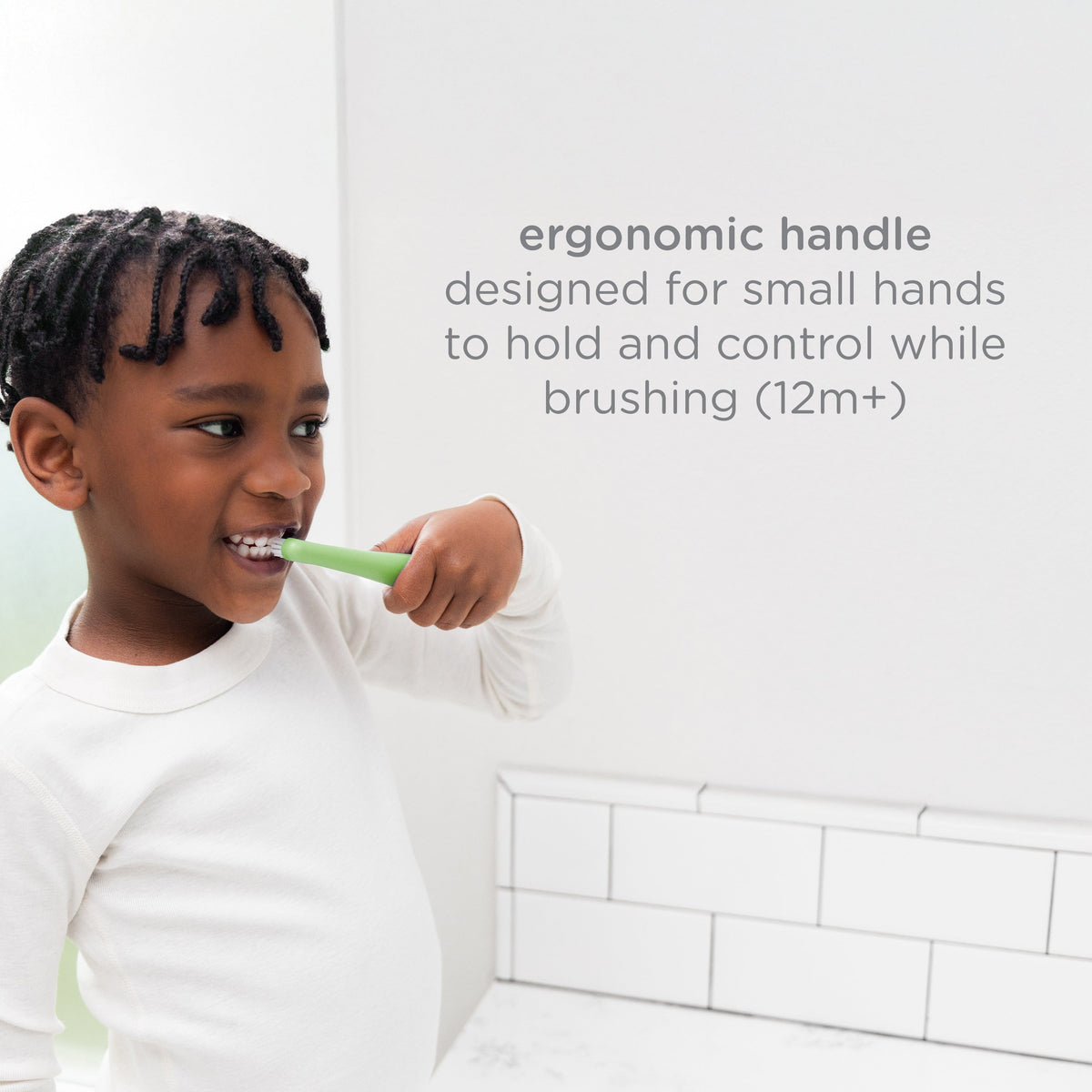 Ubbi Bristled Toddler Toothbrush 2 Pcs Purple / Green — BambiniJO Jordan