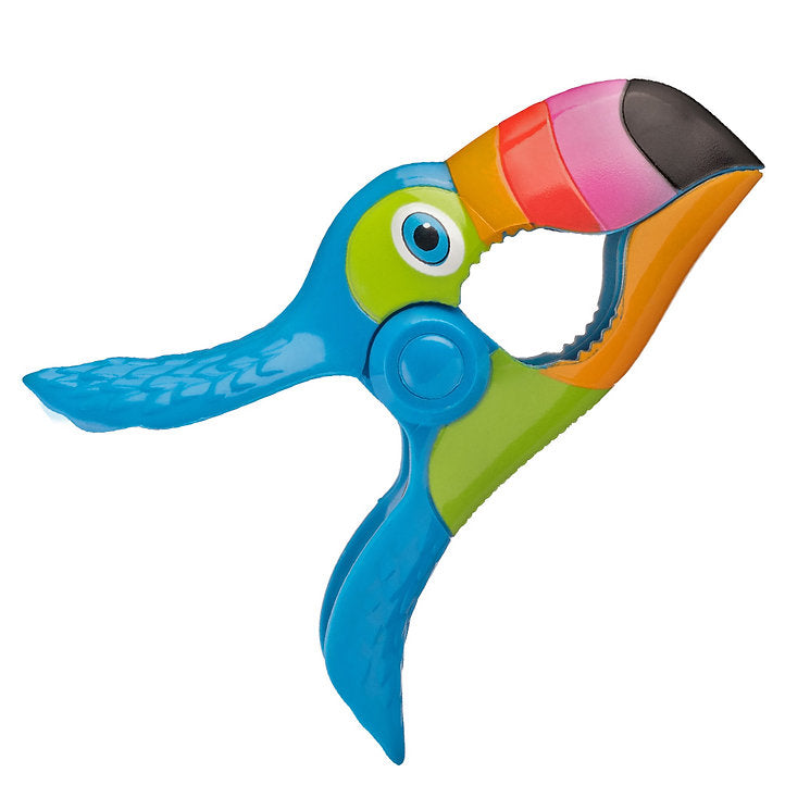O2COOL Boca Clips Toucan clipped to a lounge chair