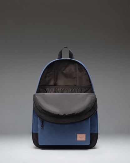 Herschel Classic XL Backpack in Oceana - detail view