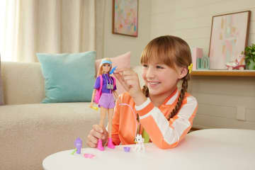 Barbie - Malibu Outdoor Adventures Fashion Doll