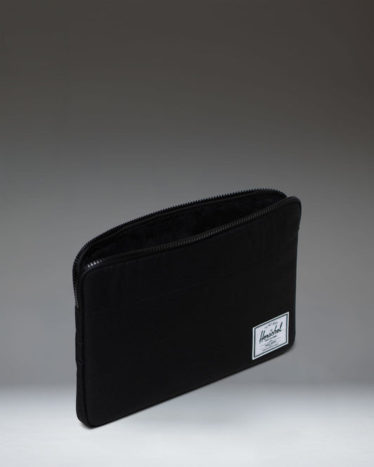 Herschel Anchor Laptop Sleeve Black 15-16 Inch - detail view — BambiniJO Jordan