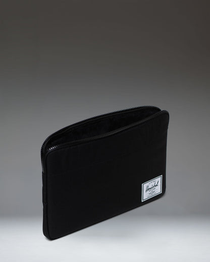 Herschel Anchor Laptop Sleeve Black 15-16 Inch - detail view