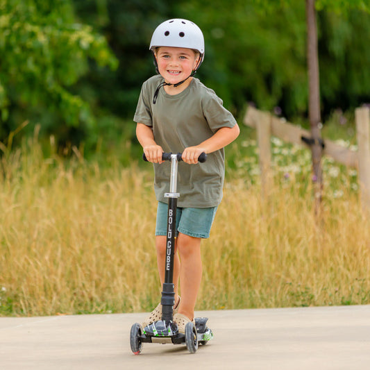 Bold Cube big three wheel scooter in swift green — BambiniJO Jordan