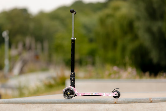 Bold Cube big three wheel scooter in kitty love — BambiniJO Jordan