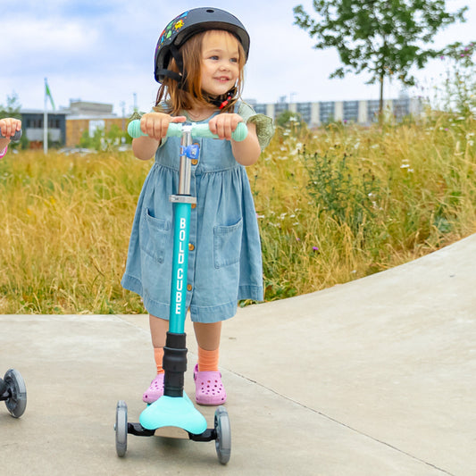 Bold Cube Teeny Fold scooter in ocean aqua — BambiniJO Jordan