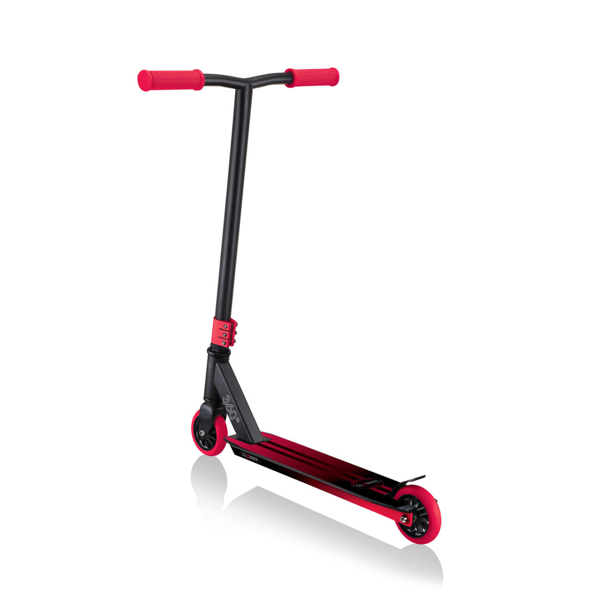 Globber GS 360 stunt scooter deck detail