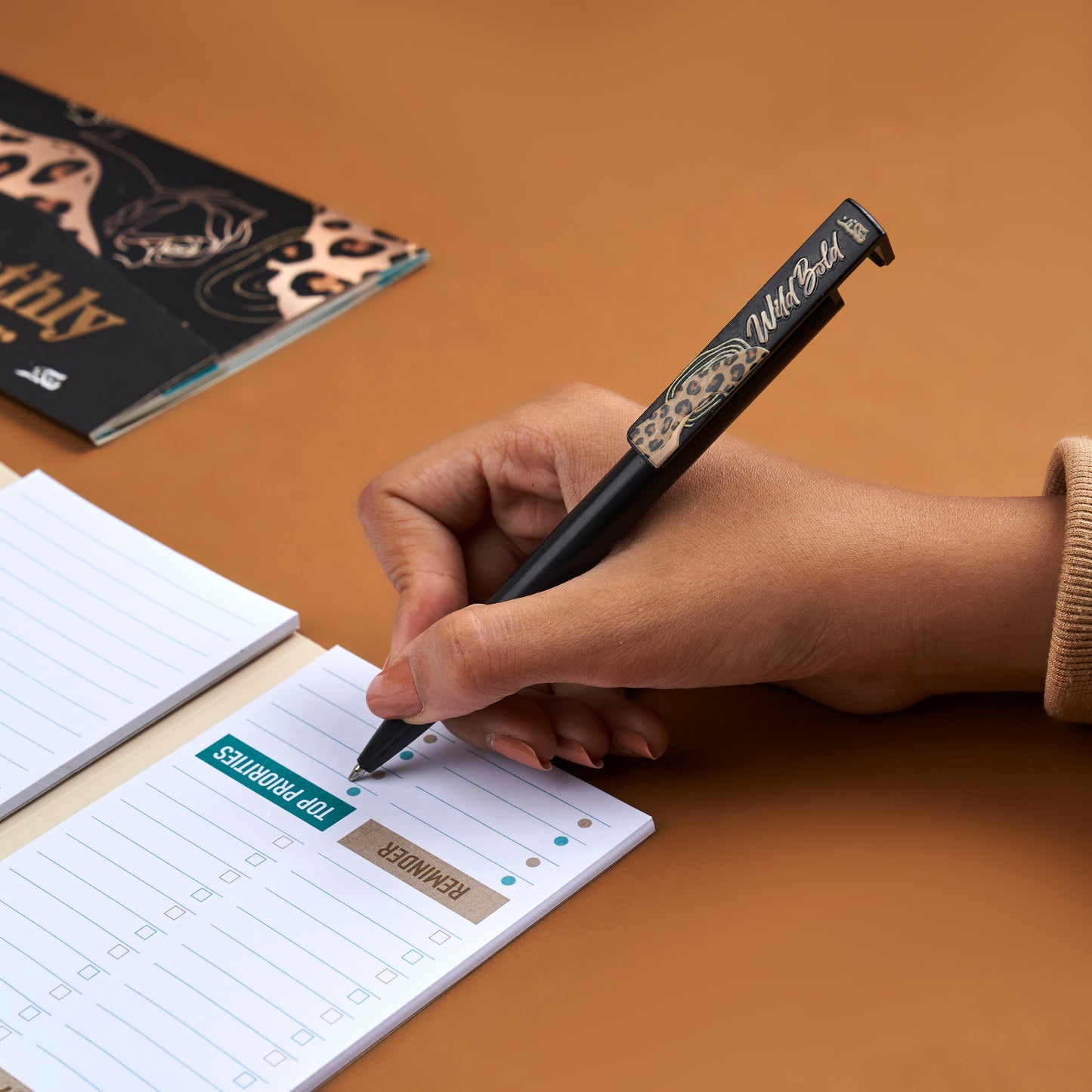 Mofkera | مفكرة | Wild Bold | 2025 Agenda Gift Box