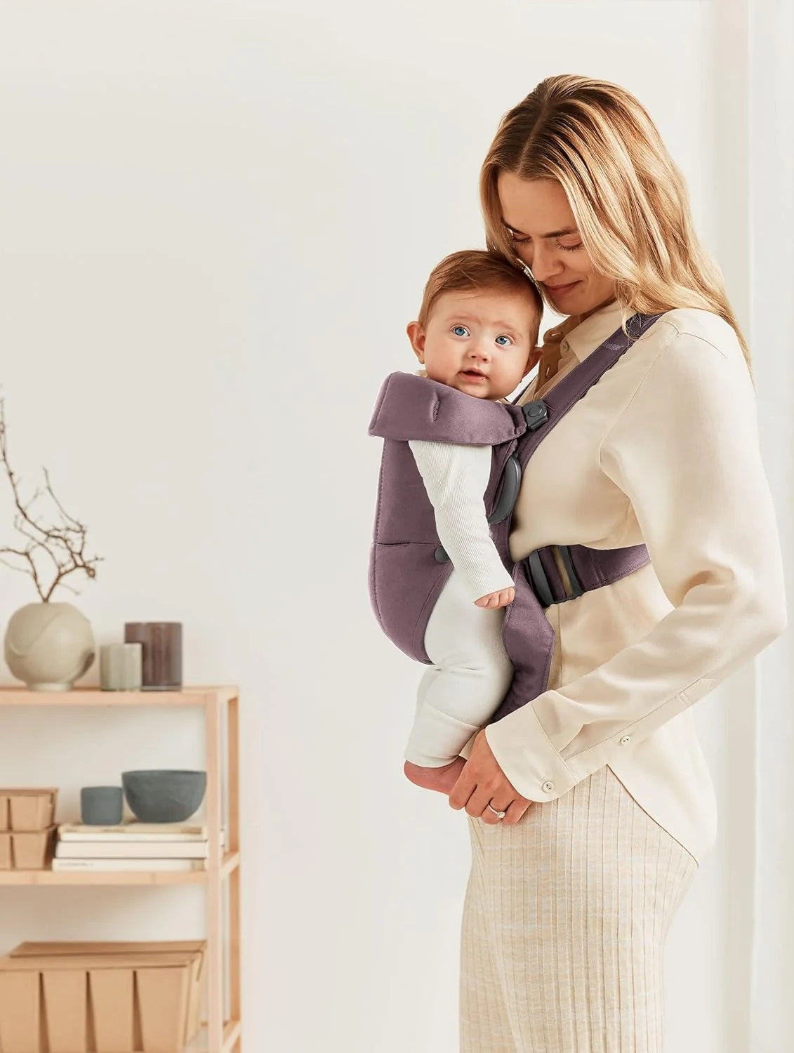 BabyBjörn - Baby Carrier Mini | قطن منسوج | بنفسجي داكن BabyBjörn - Baby Carrier Mini | قطن منسوج | بنفسجي داكن