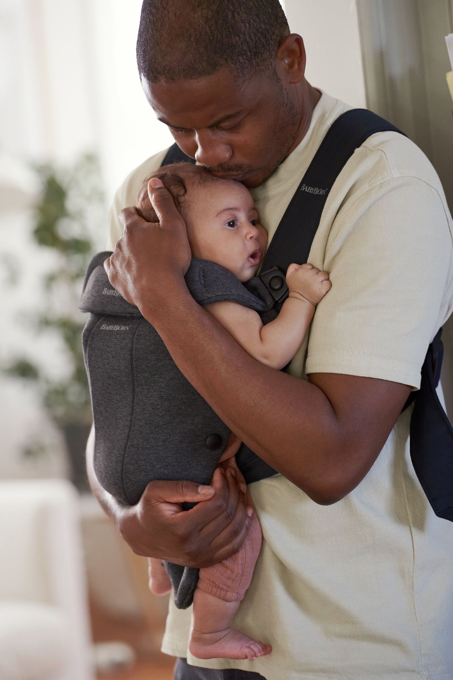 BabyBjörn - Baby Carrier Mini | 3D Jersey | Charcoal Grey