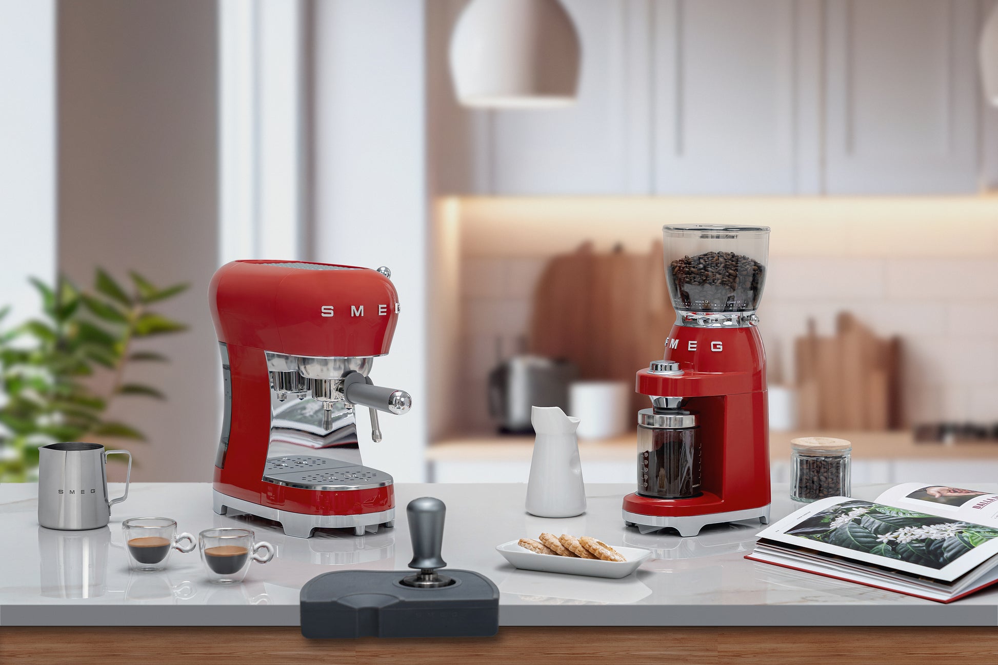 Smeg - ماكينة قهوة اسبريسو يدوية | طراز الخمسينات الأنيق | أحمر Smeg - ماكينة قهوة اسبريسو يدوية | طراز الخمسينات الأنيق | أحمر
