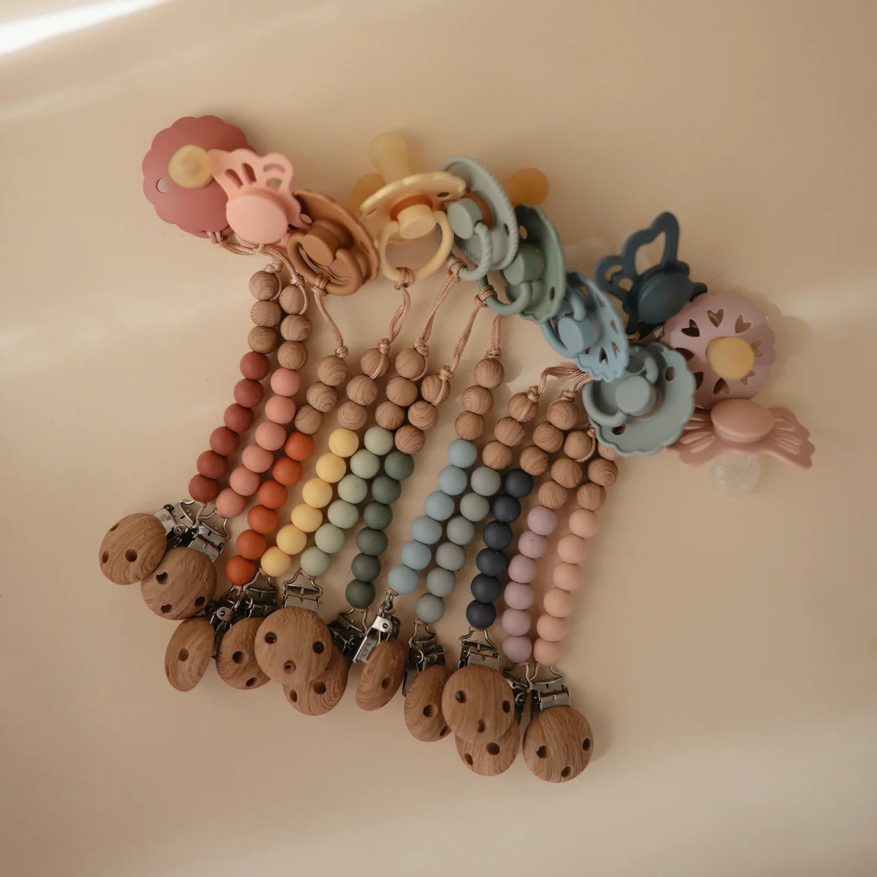 MUSHIE - Pacifier Clip | Eva - Clementine MUSHIE - Pacifier Clip | Eva - Clementine