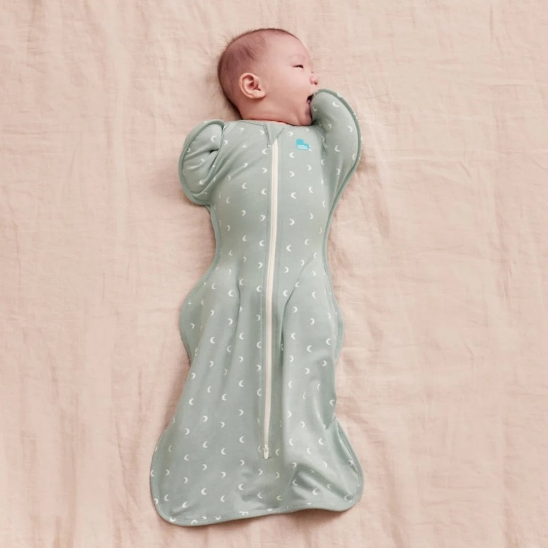 لاف تو دريم - كيس نوم للأطفال - Swaddle UP™ الأصلي | 1.0 توغ | زيتوني قمري | متوسط لاف تو دريم - كيس نوم للأطفال - Swaddle UP™ الأصلي | 1.0 توغ | زيتوني قمري | متوسط