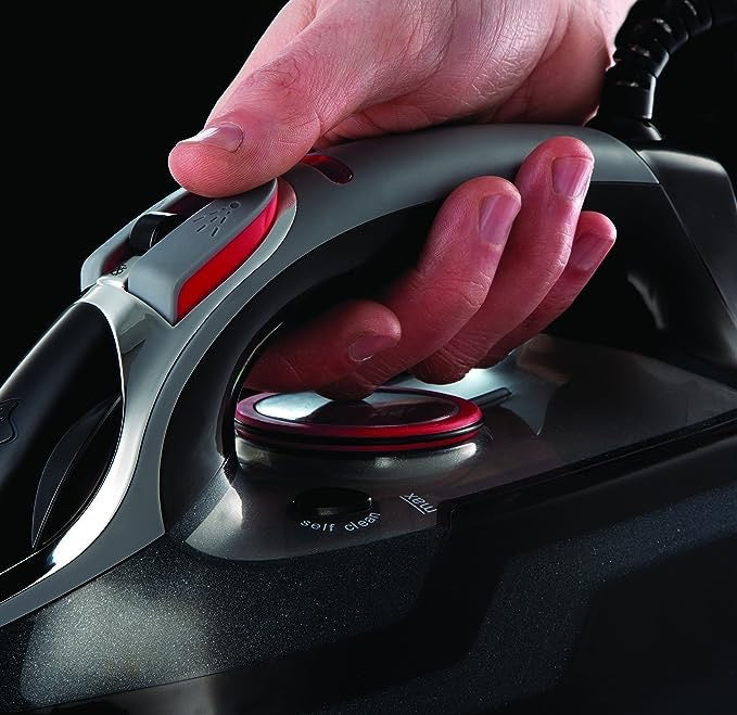 Russell Hobbs - Steam Ultra Iron | Black 3100W Russell Hobbs - Steam Ultra Iron | Black 3100W