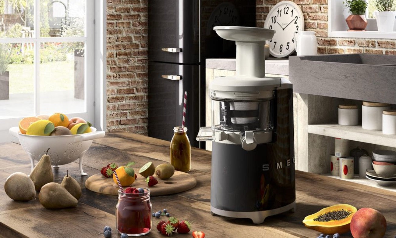 Smeg - Slow Juicer | 50's Style Aesthetic | Black Smeg - Slow Juicer | 50's Style Aesthetic | Black
