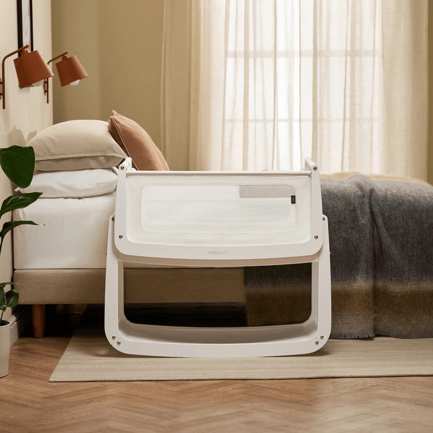 Snuz - SnuzPod5 Bedside Crib | White