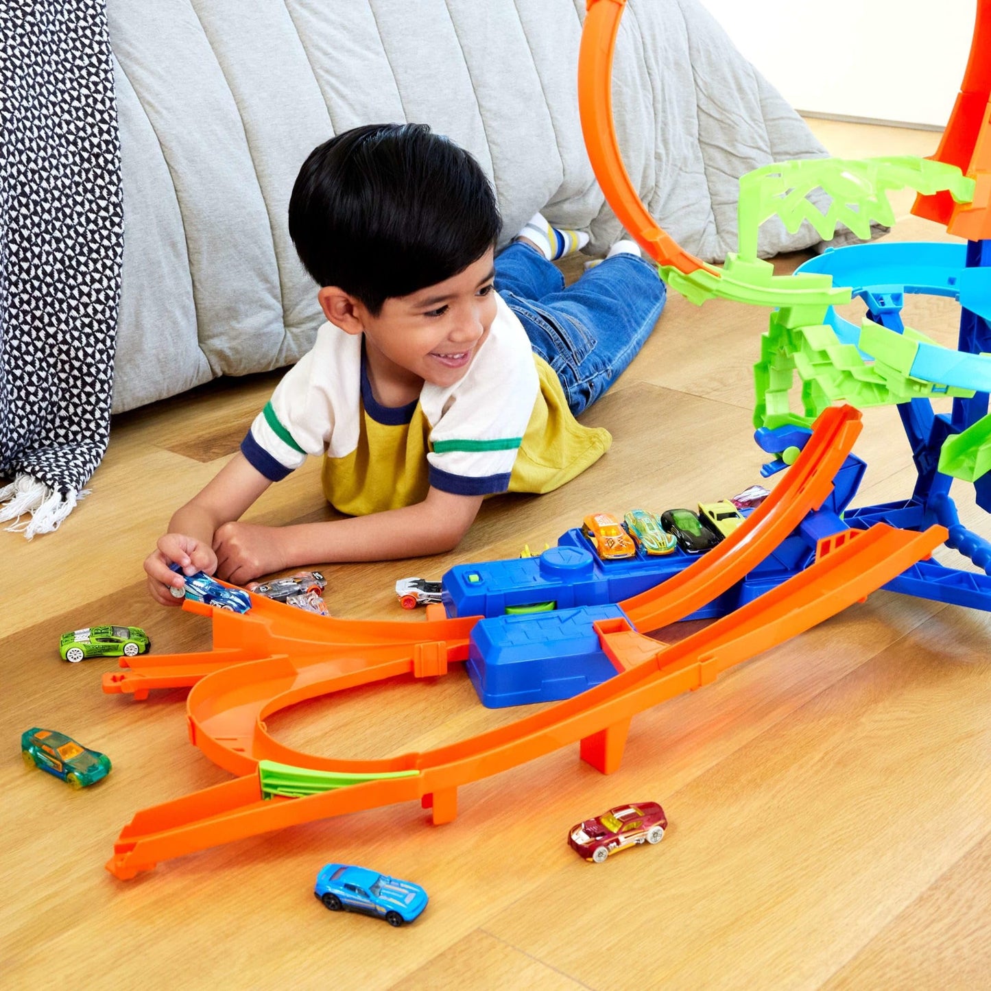 Hot Wheels - Stunt Tracks Toy Race Car & Track Set