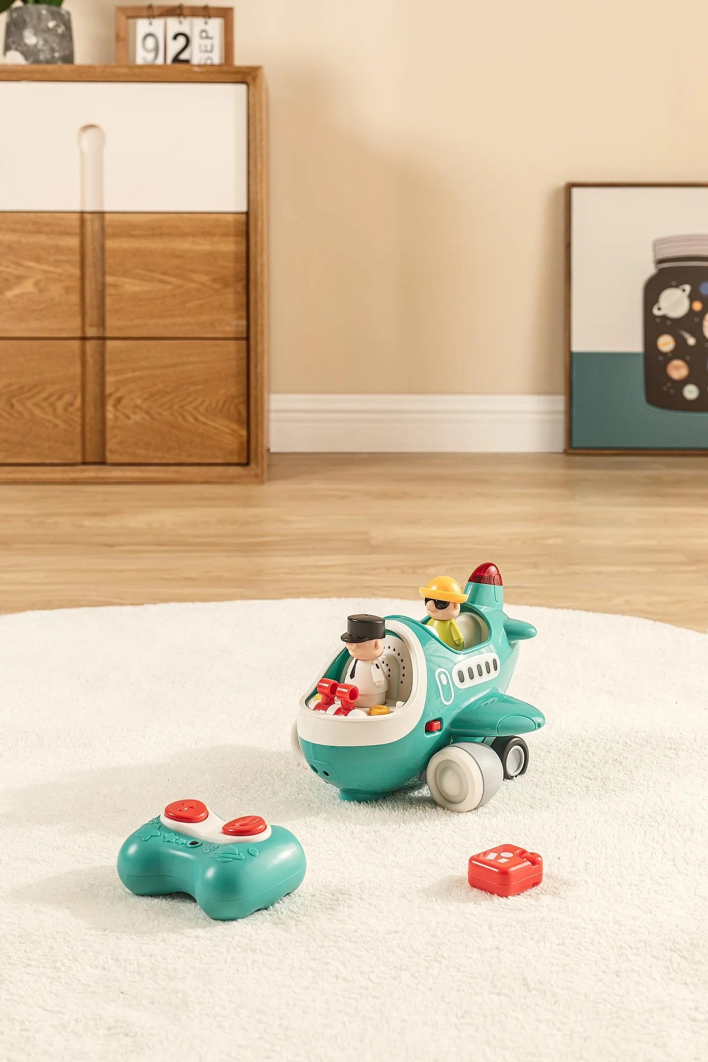 HOLA - Remote-controlled Airplane