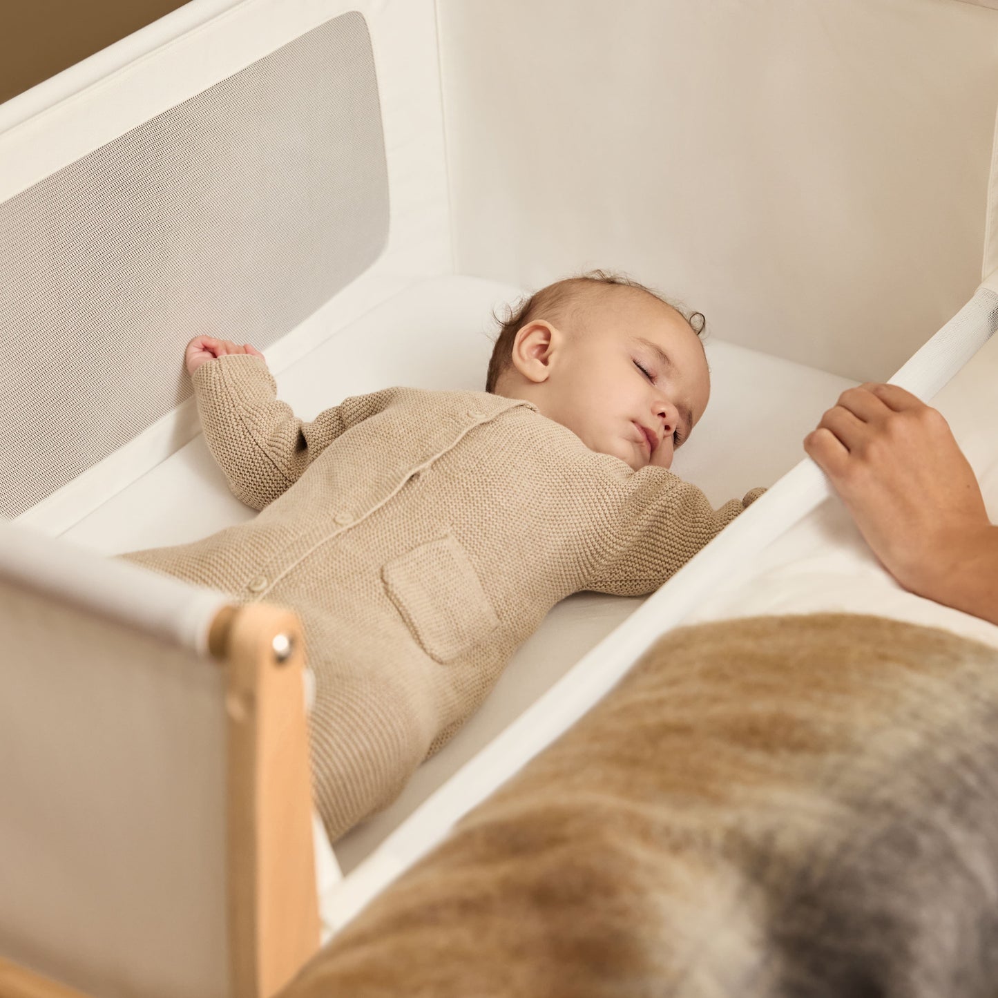 Snuz - SnuzPod5 Bedside Crib | Natural
