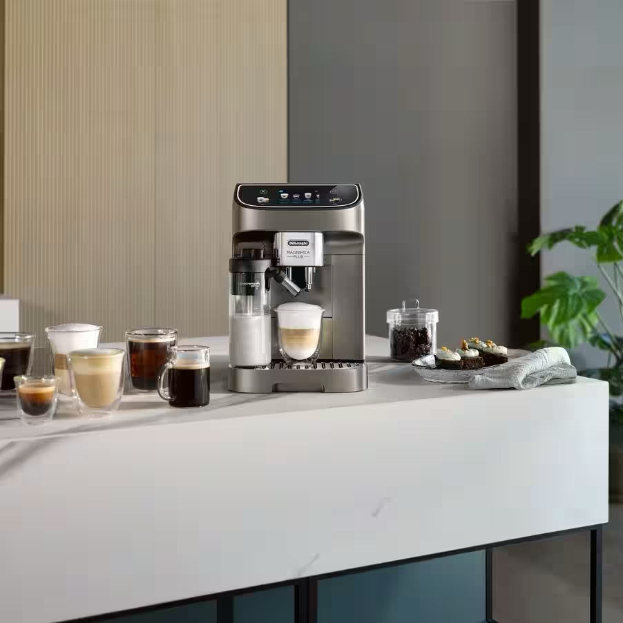 De'Longhi - Magnifica Plus | Coffee Grinder Makes 18 Drinks | Titanium Black De'Longhi - Magnifica Plus | Coffee Grinder Makes 18 Drinks | Titanium Black