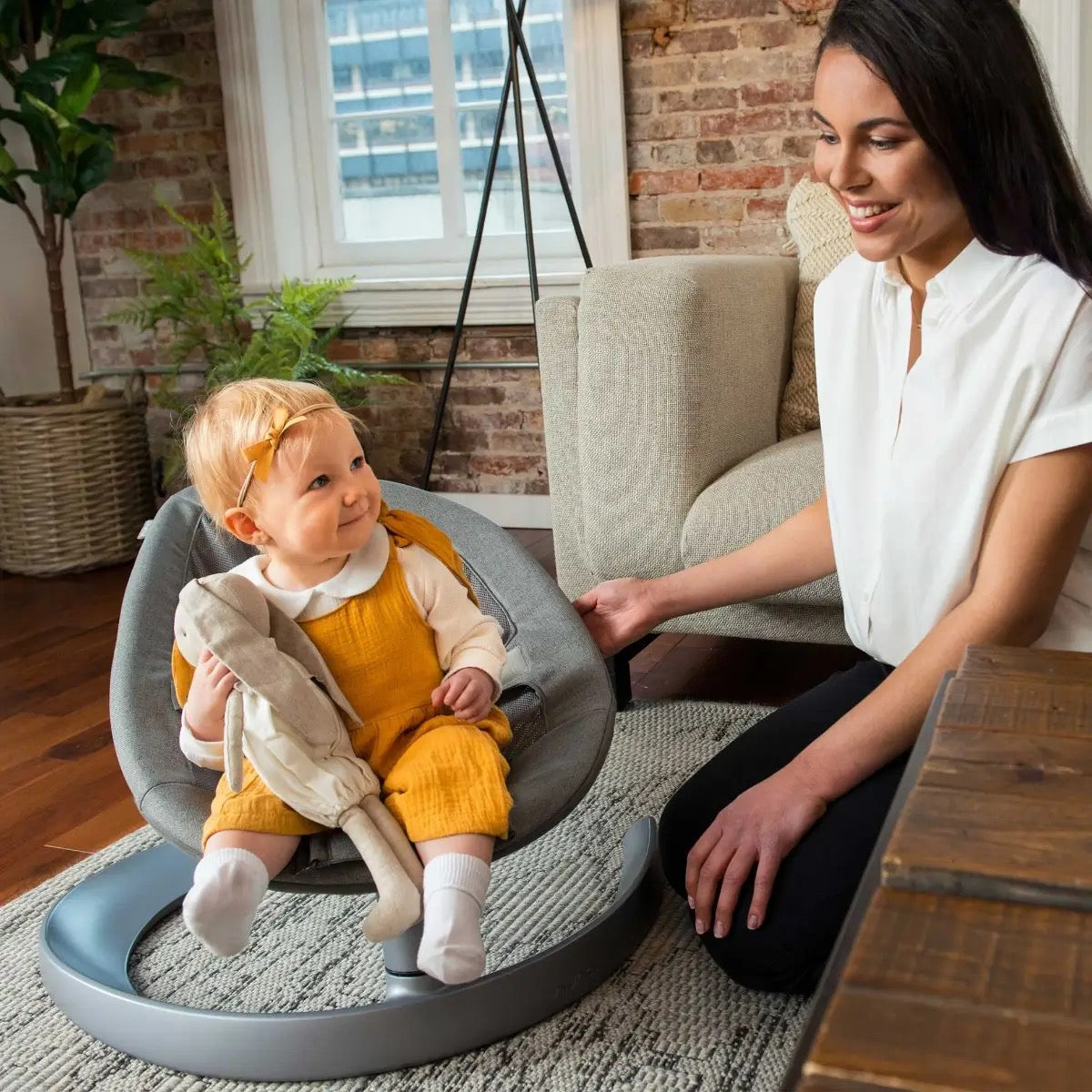 Nuna – Leaf™ Curv | Baby Lounger to Chair | Granite
