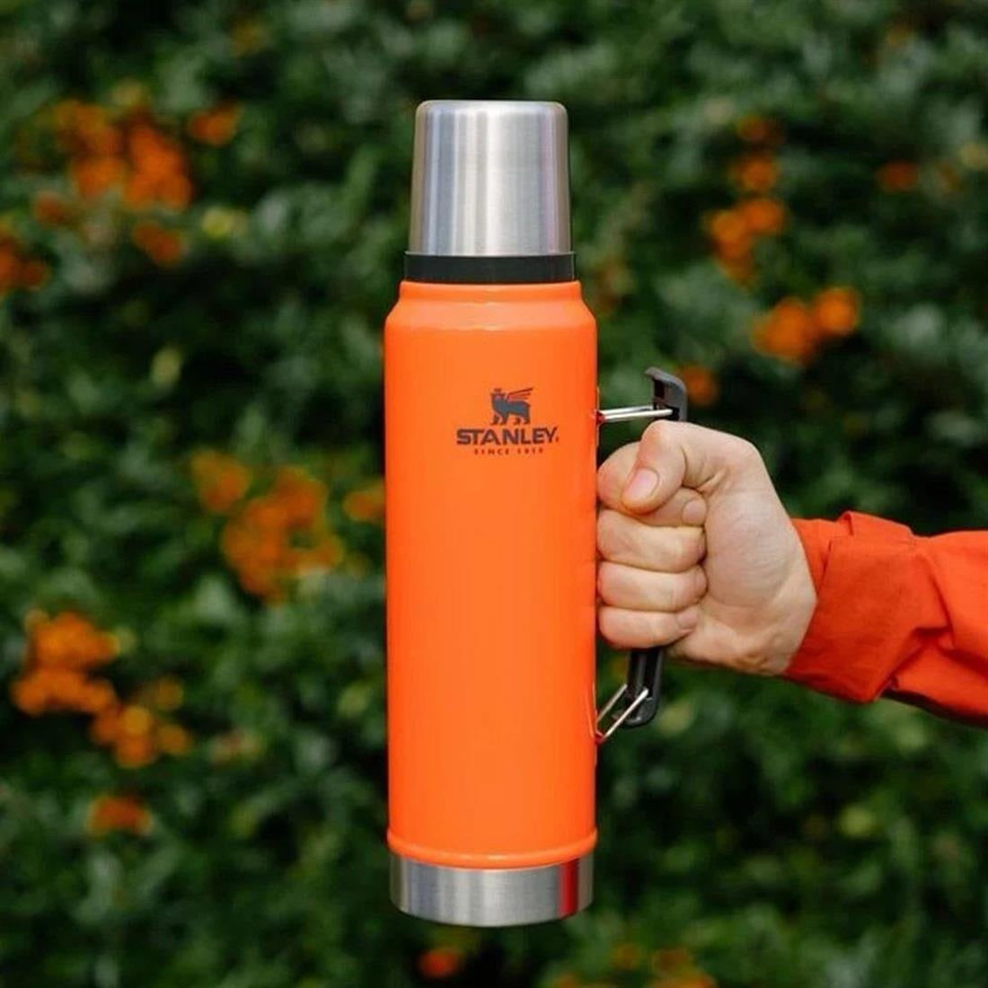 Stanley - The Legendary Classic Bottle | Blaze Orange | 1L Stanley - The Legendary Classic Bottle | Blaze Orange | 1L