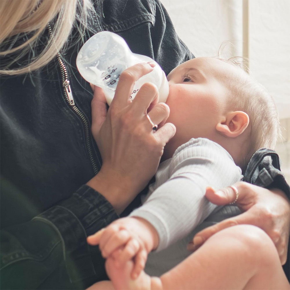 Tommee Tippee Anti-Colic with Slow Flow Breast-Like Teat Baby Bottle 260ml | 0m+ Tommee Tippee Anti-Colic with Slow Flow Breast-Like Teat Baby Bottle 260ml | 0m+