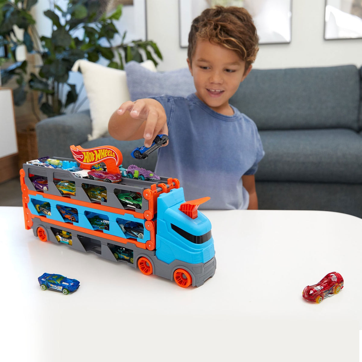 Hot Wheels - Speedway Hauler Storage Carrier with 3 Cars | 3-6Y Hot Wheels - Speedway Hauler Storage Carrier with 3 Cars | 3-6Y