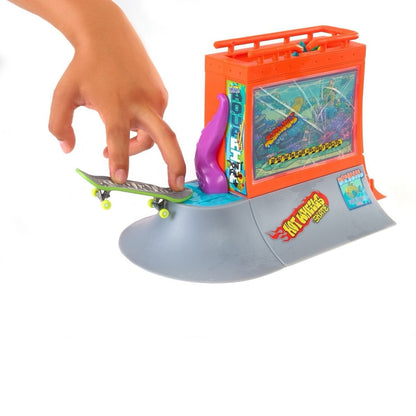 Hot Wheels - Skate Skatepark with Fingerboard
