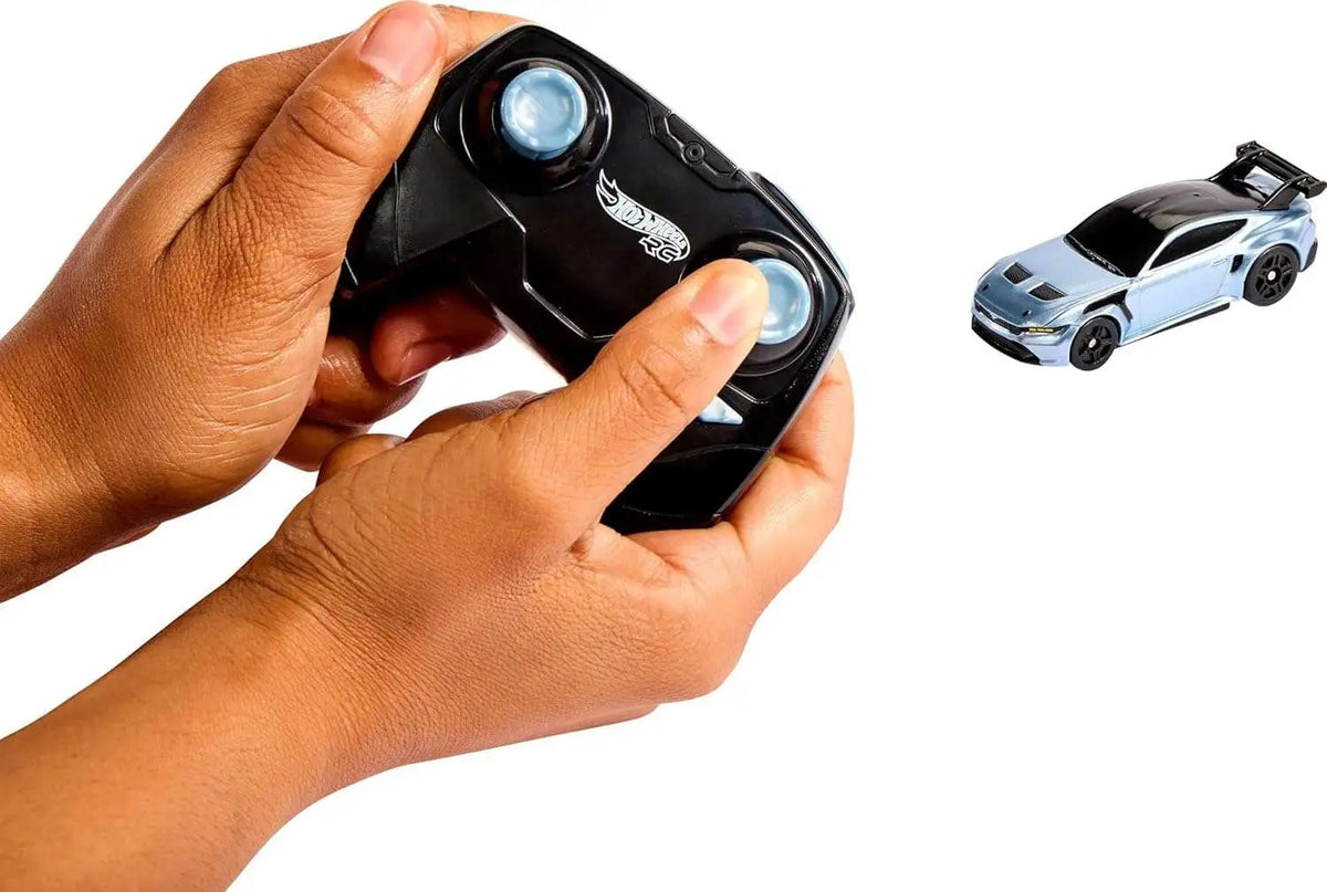 Hot Wheels - سيارة فورد موستانج GTD بجهاز تحكم عن بُعد | بمقياس 1:64 | 5 سنوات فأكثر Hot Wheels - سيارة فورد موستانج GTD بجهاز تحكم عن بُعد | بمقياس 1:64 | 5 سنوات فأكثر