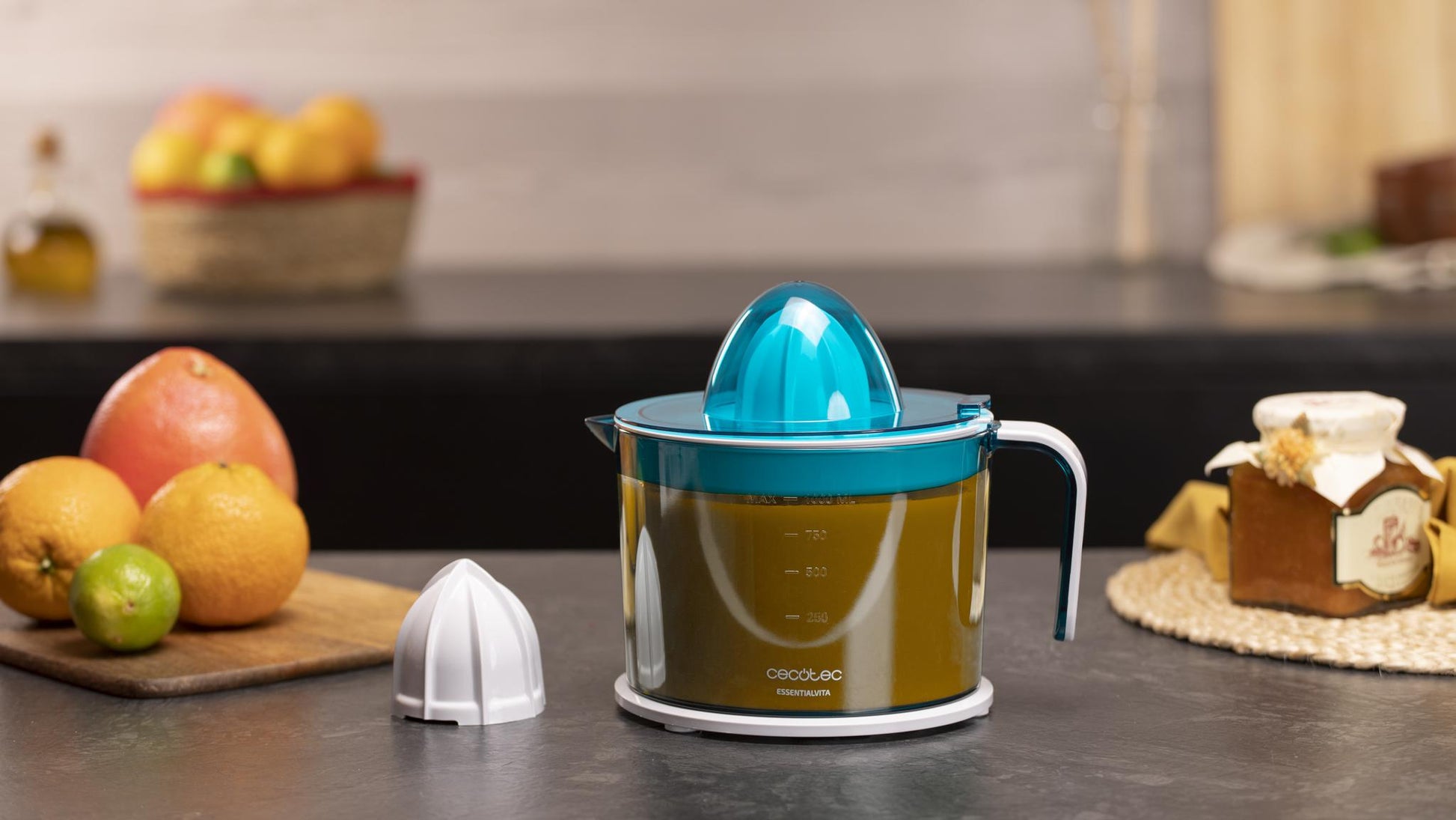Cecotec EssentialVita Adjust white citrus juicer