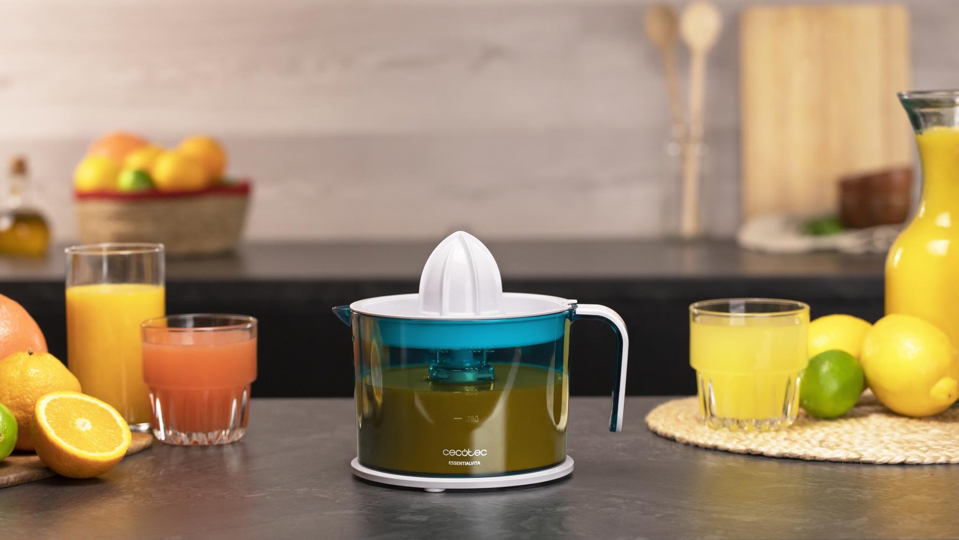 Cecotec EssentialVita Adjust white citrus juicer