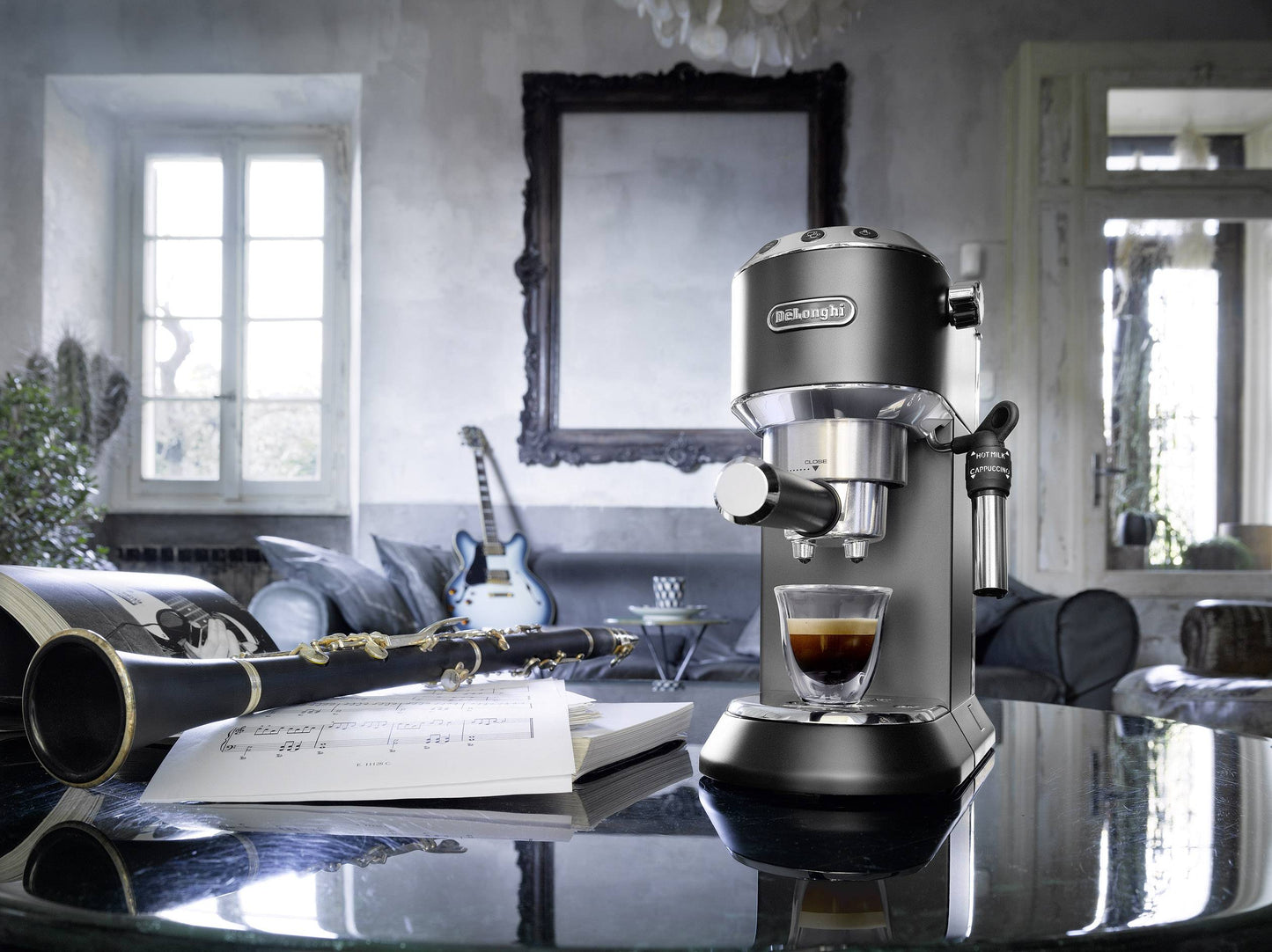 De'Longhi - DEDICA Pump Espresso Maker Black | EC685.BK