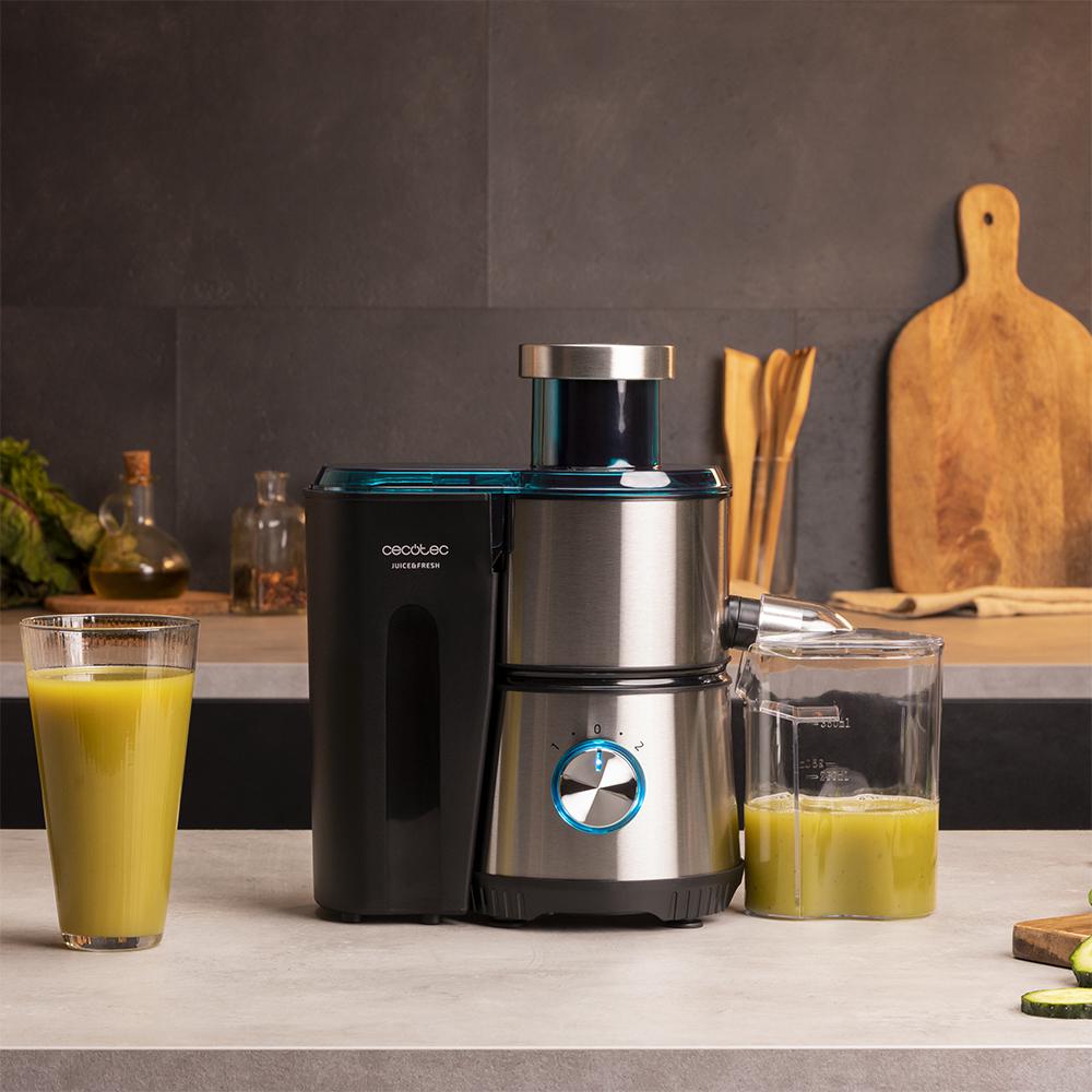 Cecotec Juice&Fresh 400 Titan Black in use