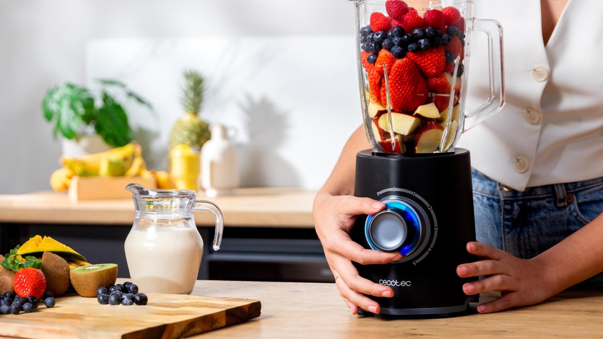 Cecotec Power Black Titanium 2000MAX Mix Go blender