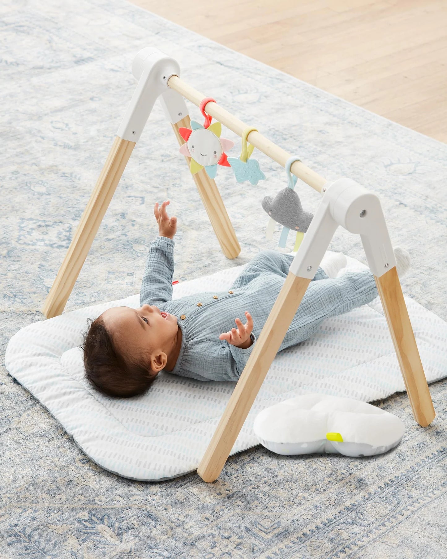 Skip Hop - Silver Lining Cloud Wooden Activity Gym