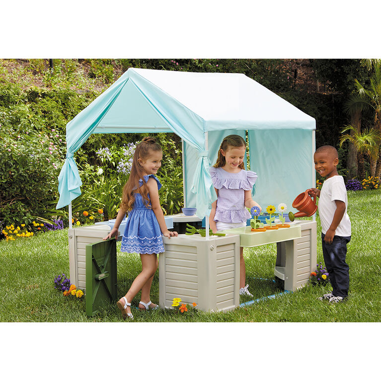 Little Tikes - Backyard Bungalow Roleplay Playhouse with pretend kitchen | garden | canopy - BambiniJO | Buy Online | Jordan