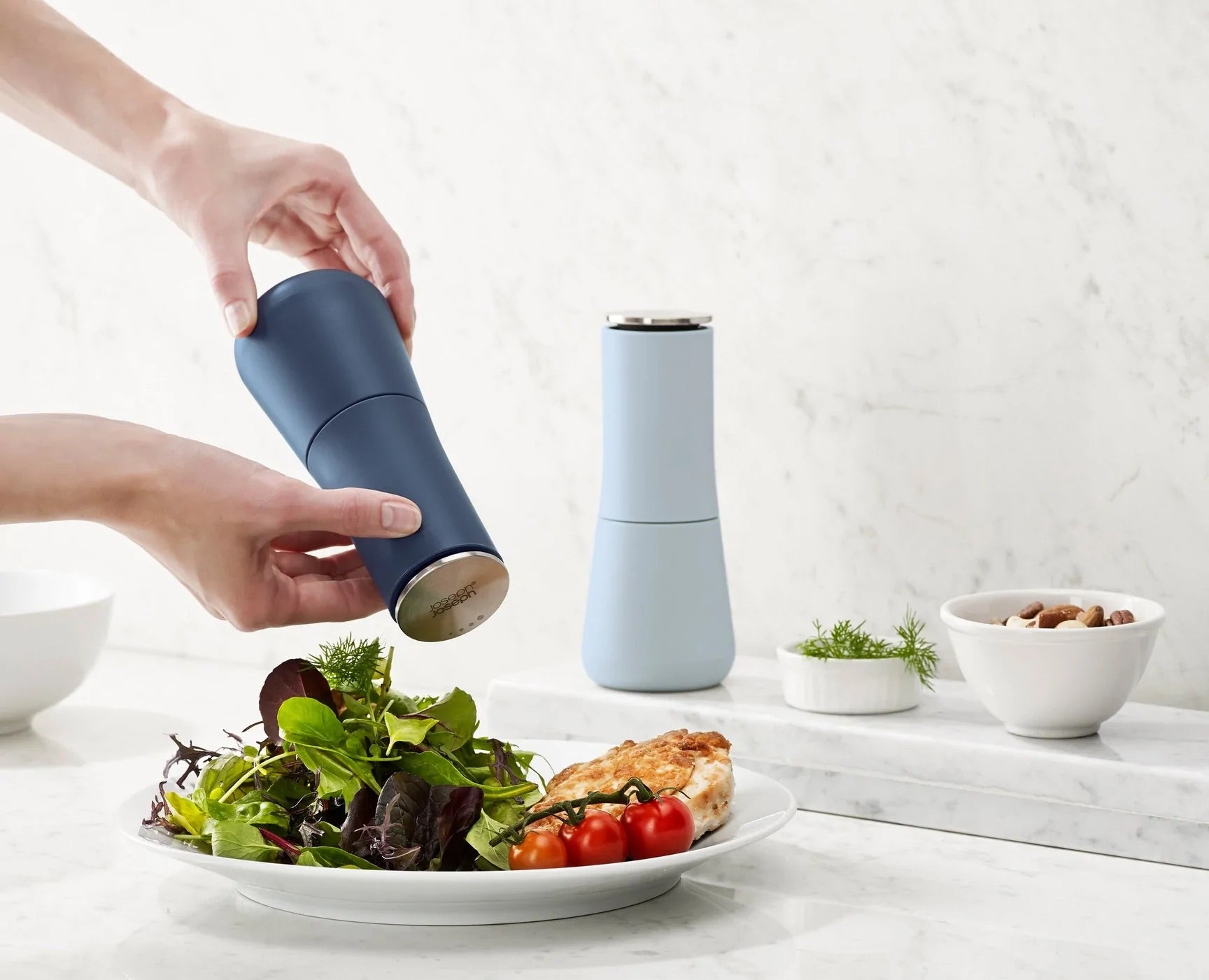 Joseph Joseph - Milltop™ Salt & Pepper Mills - Editions Joseph Joseph - Milltop™ Salt & Pepper Mills - Editions