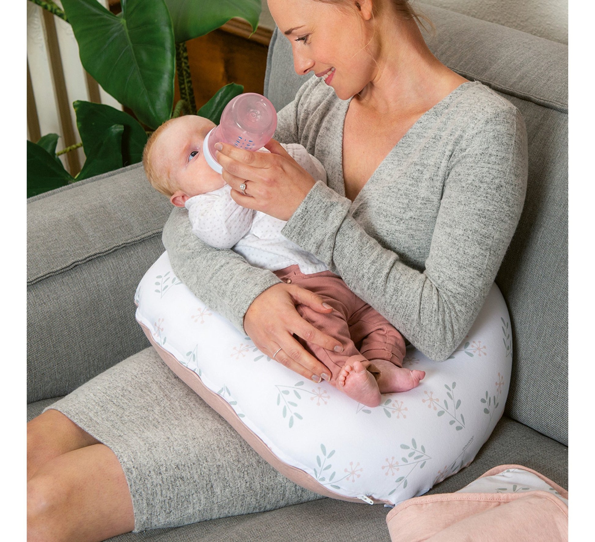 doomoo - Softy Giraffe Grey | Small Multi-use Organic Pillow - BambiniJO | Buy Online | Jordan