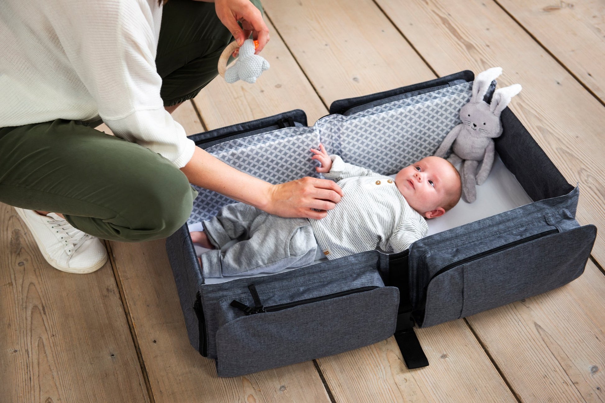 doomoo - Baby Travel Nursery Bag & Carrycot - BambiniJO | Buy Online | Jordan