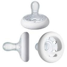 Load image into Gallery viewer, Tommee TIppee Closer to Nature Breast-like Pacifier - 6-18 Months - BambiniJO | Buy Online | Jordan